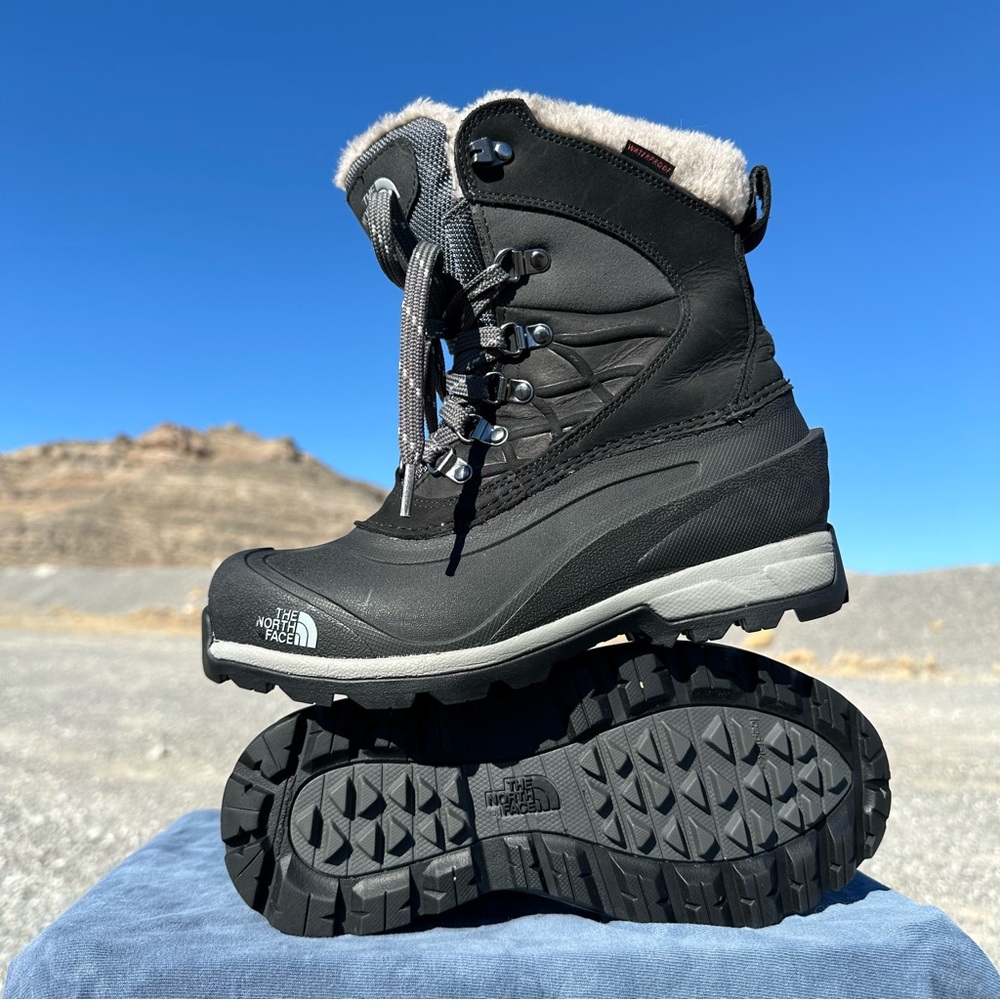 NWT The North Face Chilkat 400 Winter Boots COLOR: TNF BLACK/ZINC GREY Faux Fur